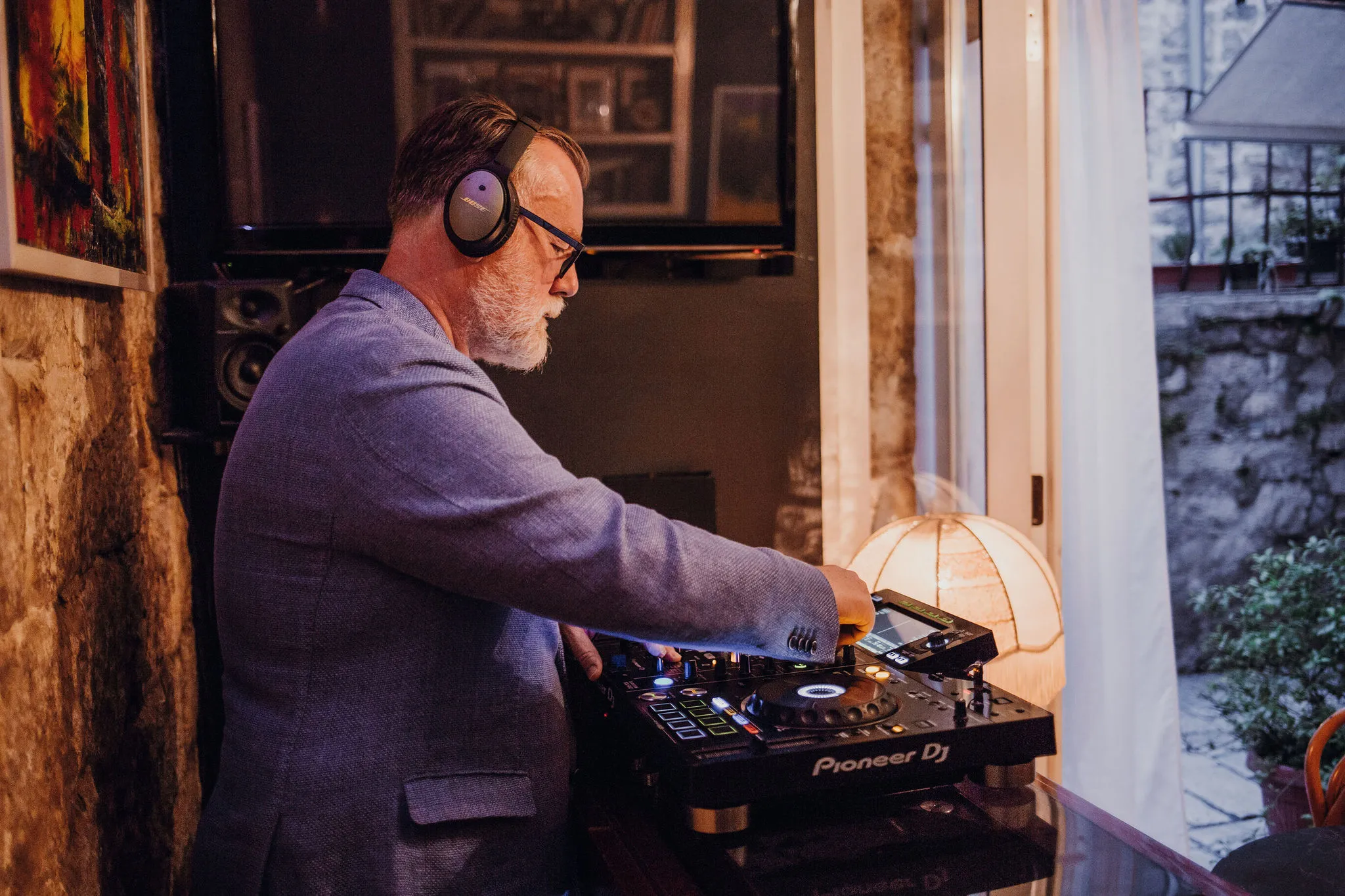 DJ Matthew Bee performing at Galerijafoodbar Split — Cosmic Production