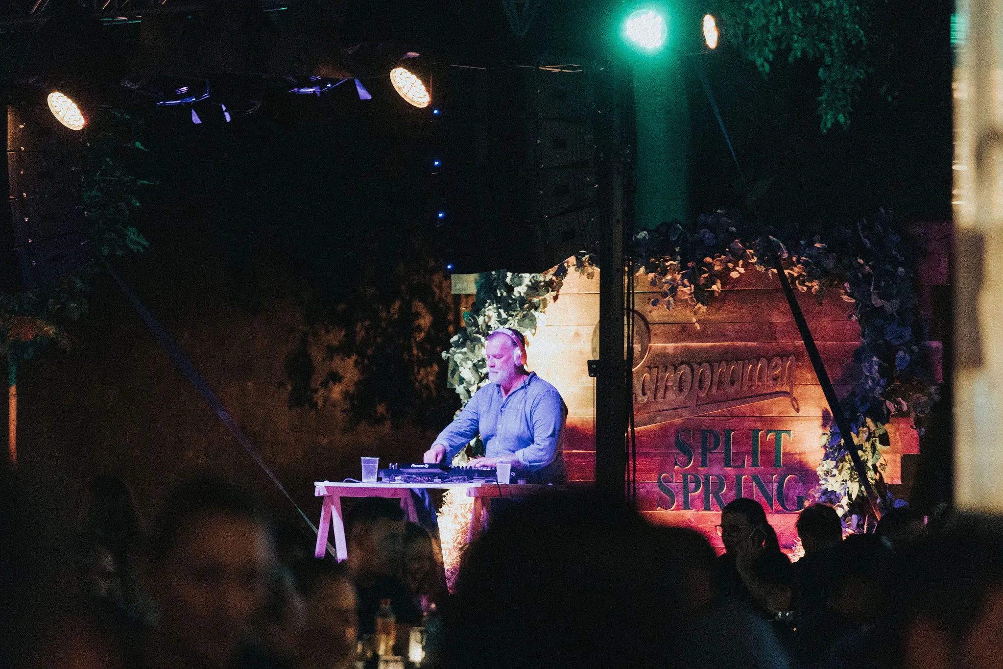 DJ Matthew Bee at Gourmet Festival Split stage — Cosmic Production event photography