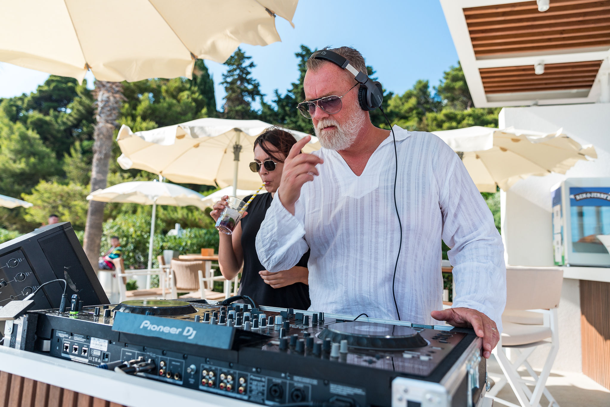 DJ Niki Peducci and Matthew Bee B2B set at Pioneer DJ at Mistral Beach