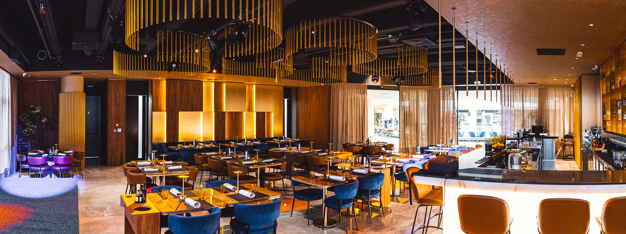 Widest panoramic view of Level Restaurant Split showing full AV system with Bose pendant speakers and Fresnel theatrical spotlights